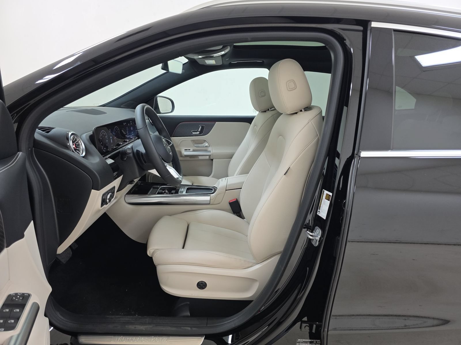 Certified Used 2025 Black Mercedes-Benz GLA 250 image 3