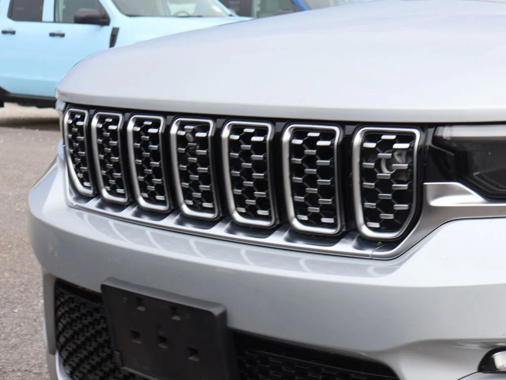 Used 2022 Silver Jeep Summit Reserve 4xe image 2
