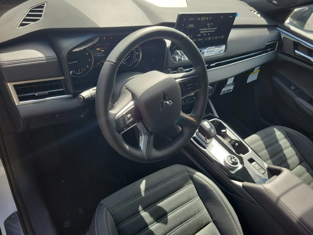New 2026 White Mitsubishi LE 1.5T 2WD image 22