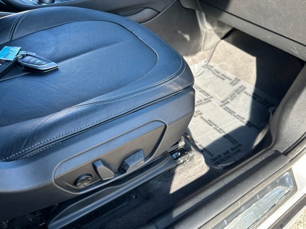 Used 2018 Silver BMW xDrive28i image 25