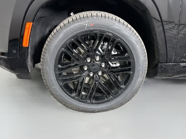 New 2026 High Gloss Black Exterior Paint Jeep Limited image 32