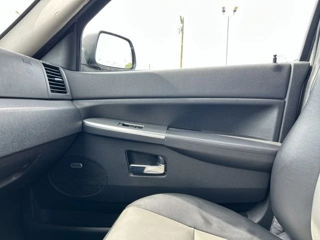 Used 2009 Light Graystone Pearl Jeep Laredo image 39