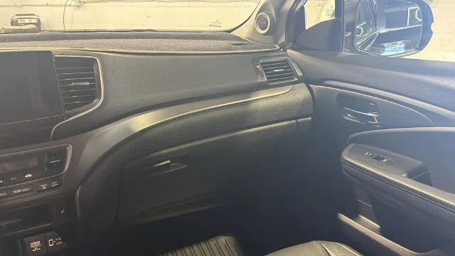 Used 2020 Black Honda EX-L image 18