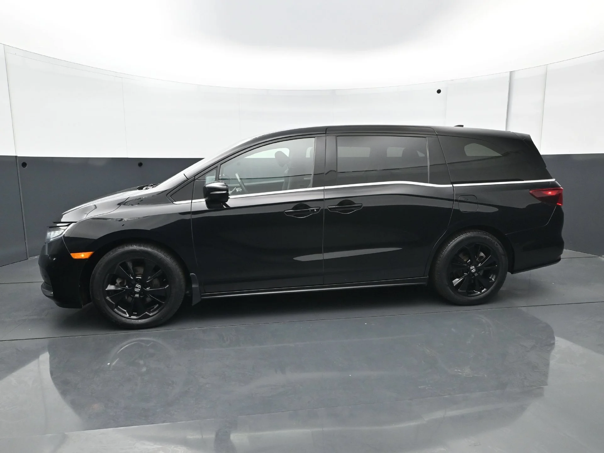 Used 2024 Honda Odyssey Black Edition with VIN 5FNRL6H09RB501344 for sale in Burnsville, Minnesota