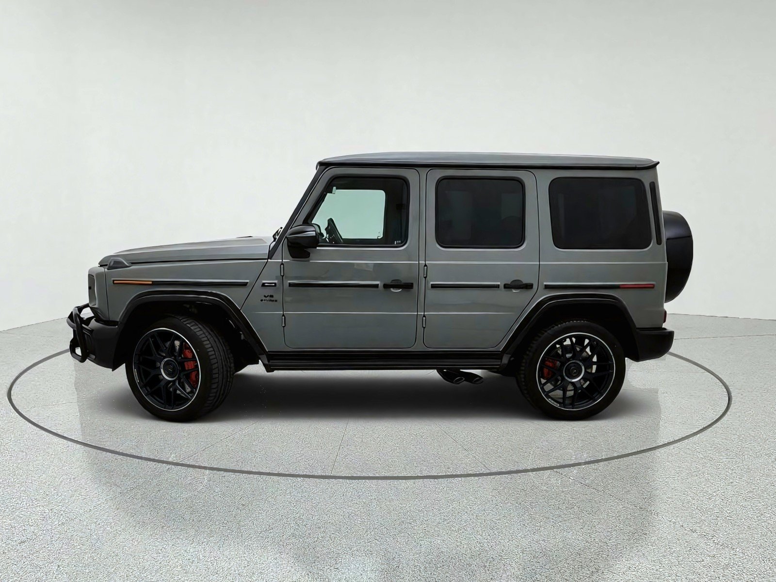 New 2027 MANUFAKTUR Arabian Grey Non- Metallic Mercedes-Benz AMG® G 63 SUV image 14