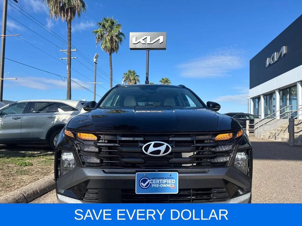 Used 2025 Black Hyundai SEL Convenience image 2
