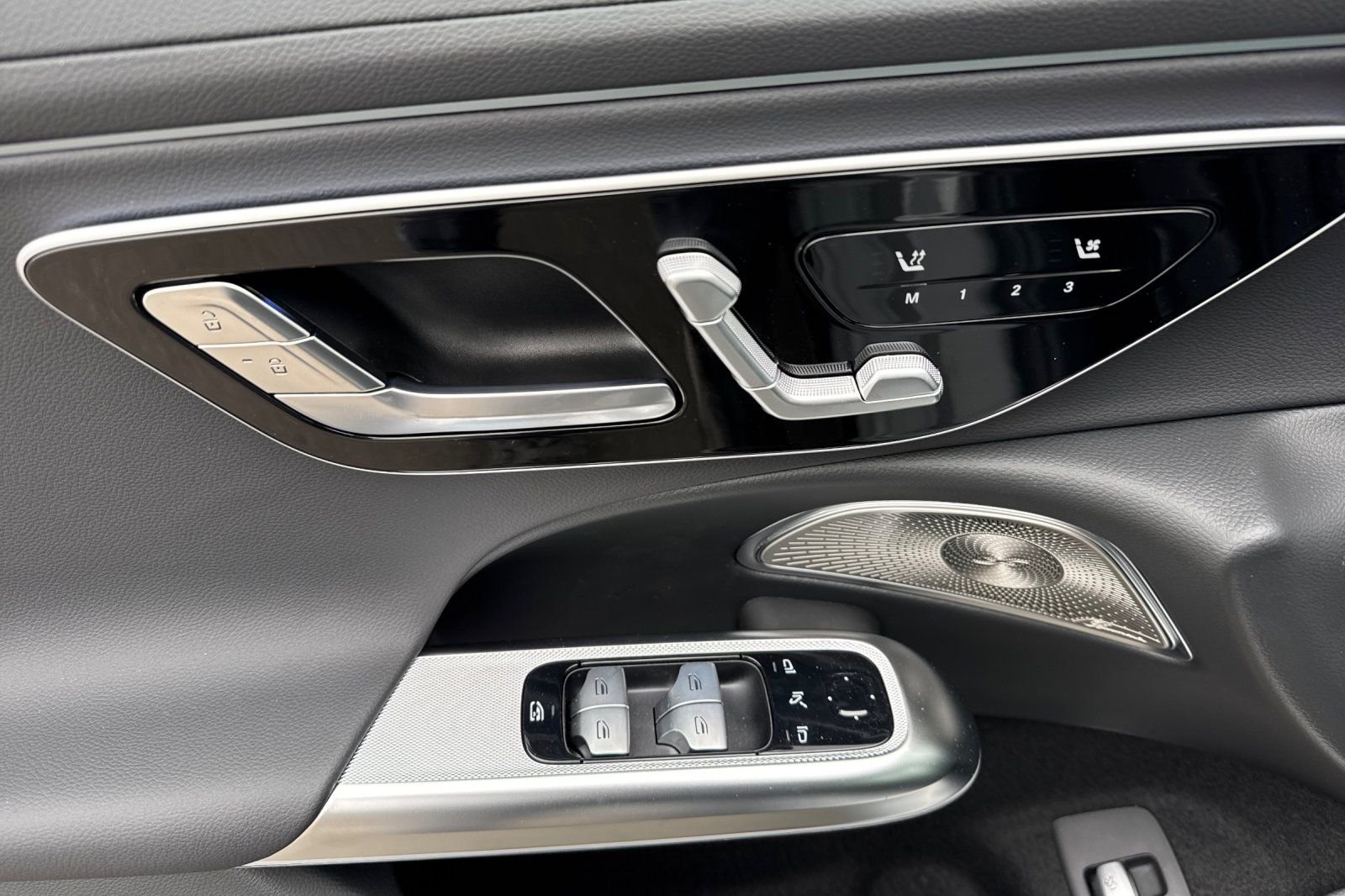 New 2026 MANUFAKTUR Alpine Grey Mercedes-Benz E 350 image 25