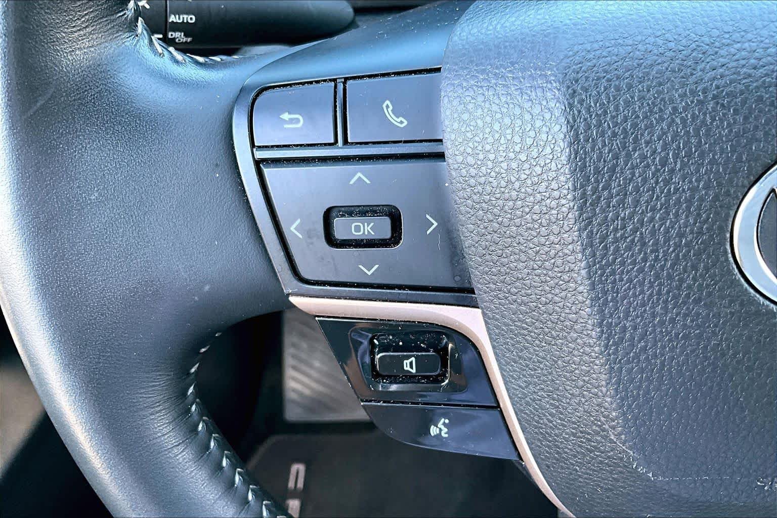 Used 2024 Oxygen White Toyota XLE image 19