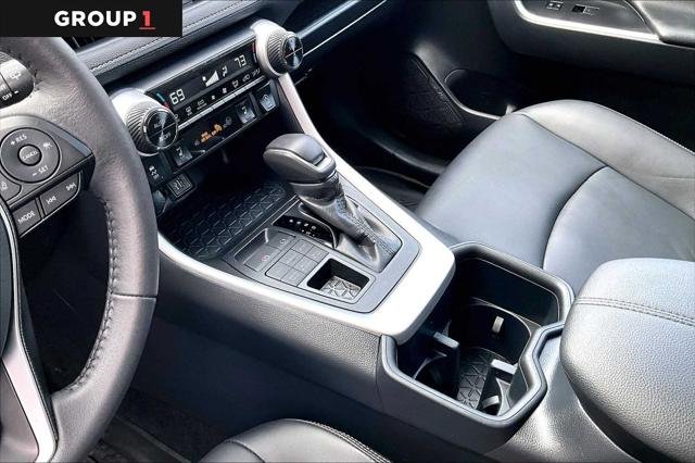 Certified Used 2025 SILVER SKY METALLIC Toyota  image 17