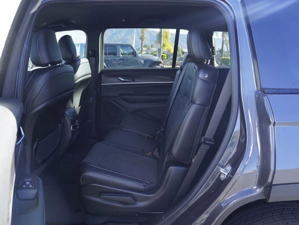 New 2026 Baltic Gray Metallic Clearcoat Jeep Altitude image 25