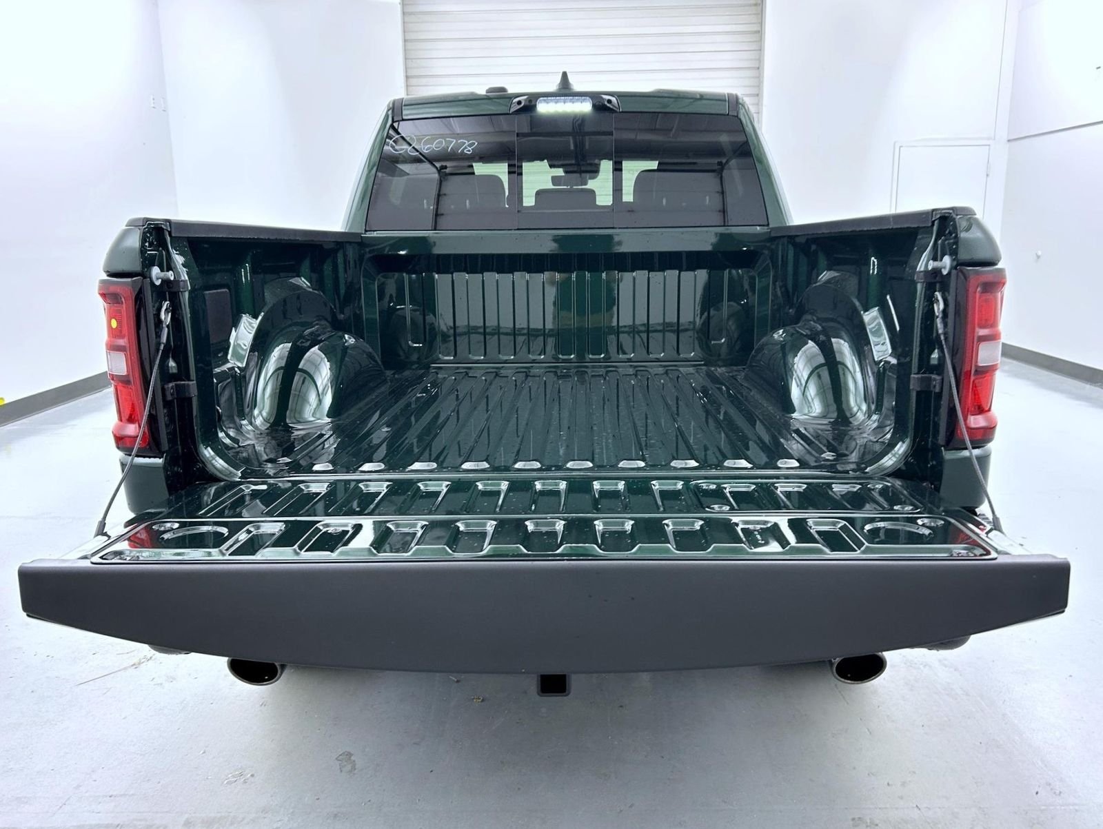 New 2026 Serrano-Green Metallic Exterior Paint RAM Laramie image 23