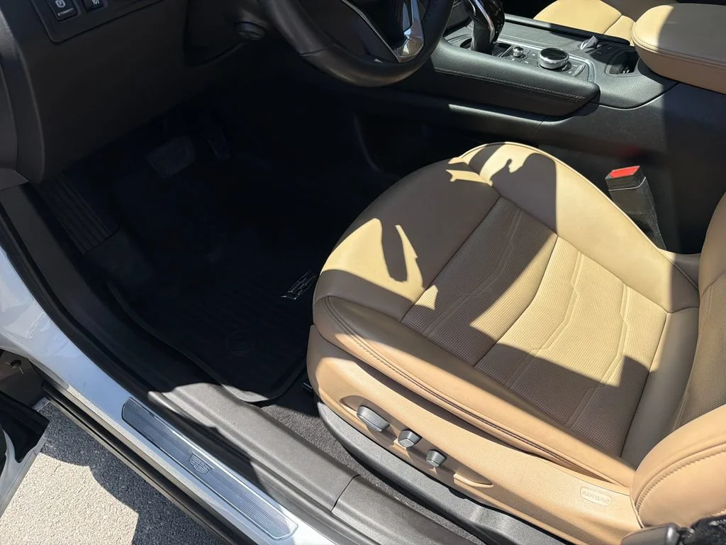 Used 2020 CRYSTAL WHITE TRICOAT Cadillac AWD Premium Luxury image 20
