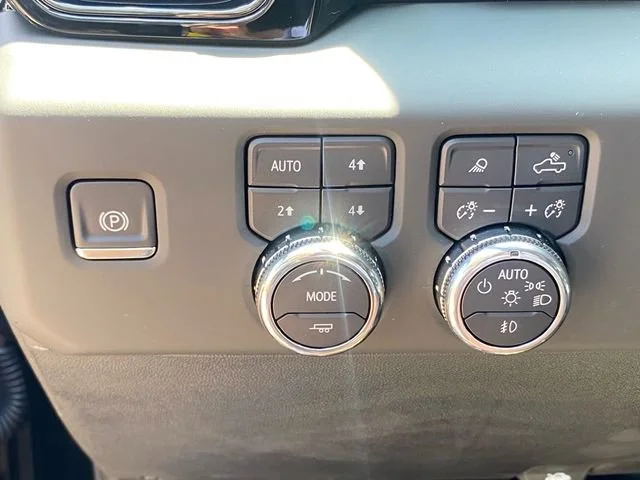 2025 GMC Sierra 1500 AT4 - Photo 12