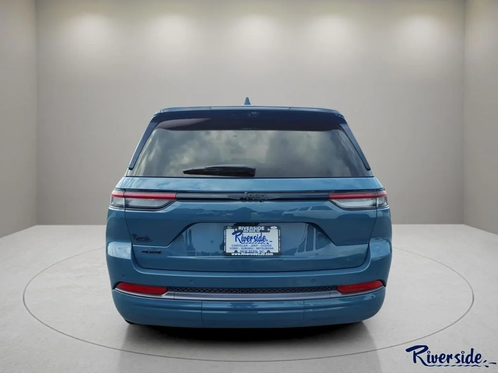 New 2026 Steel Blue Exterior Paint Jeep Limited Reserve image 2