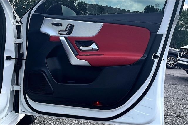 Used 2019 White Mercedes-Benz A 220 image 19
