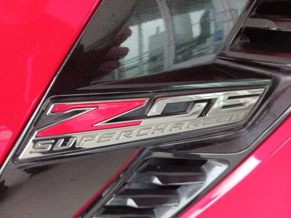 Used 2015 TORCH RED Chevrolet Z06 2LZ image 28