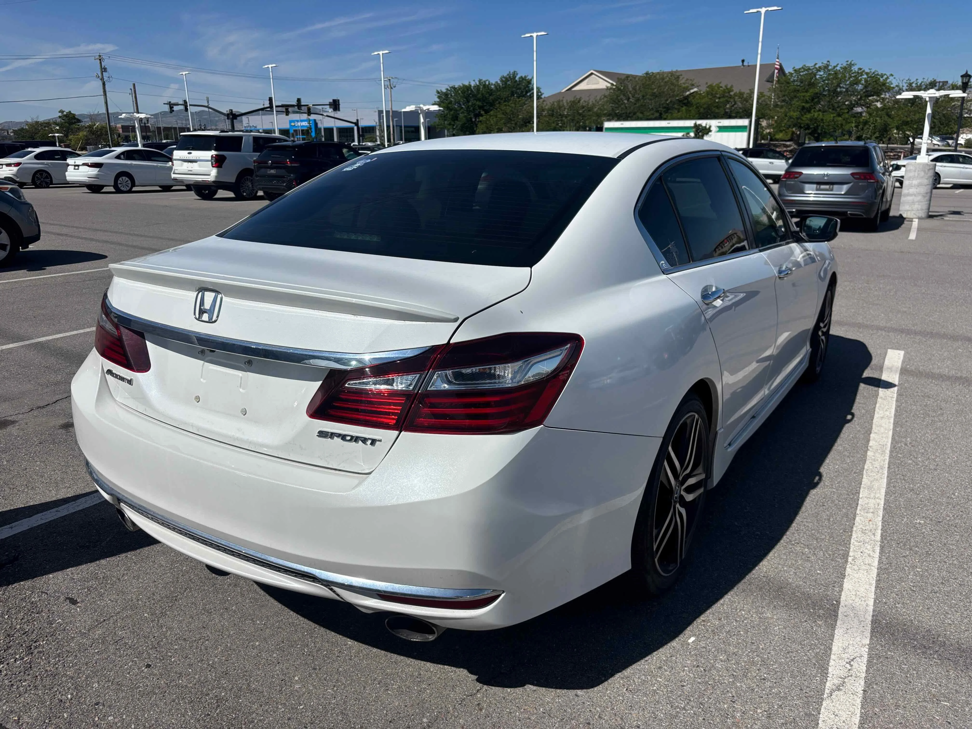Used 2017  Honda Sport image 4
