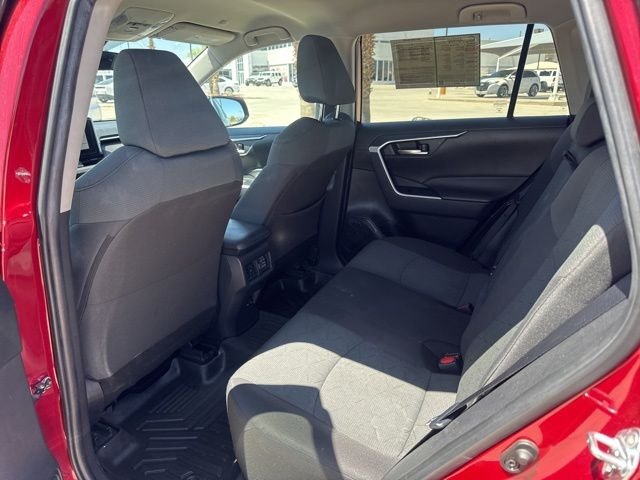 2023 Toyota RAV4 XLE - Photo 9