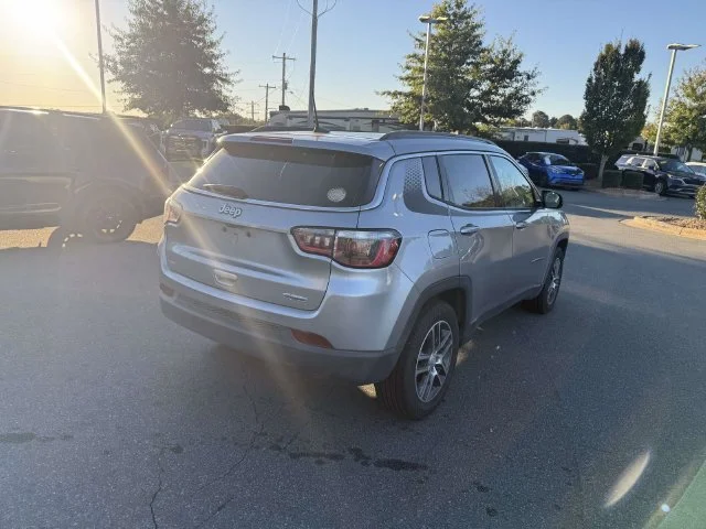 Used 2018 Silver Jeep Latitude image 8