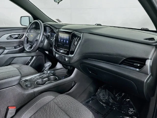 Used 2022 Silver Chevrolet 1LT image 39