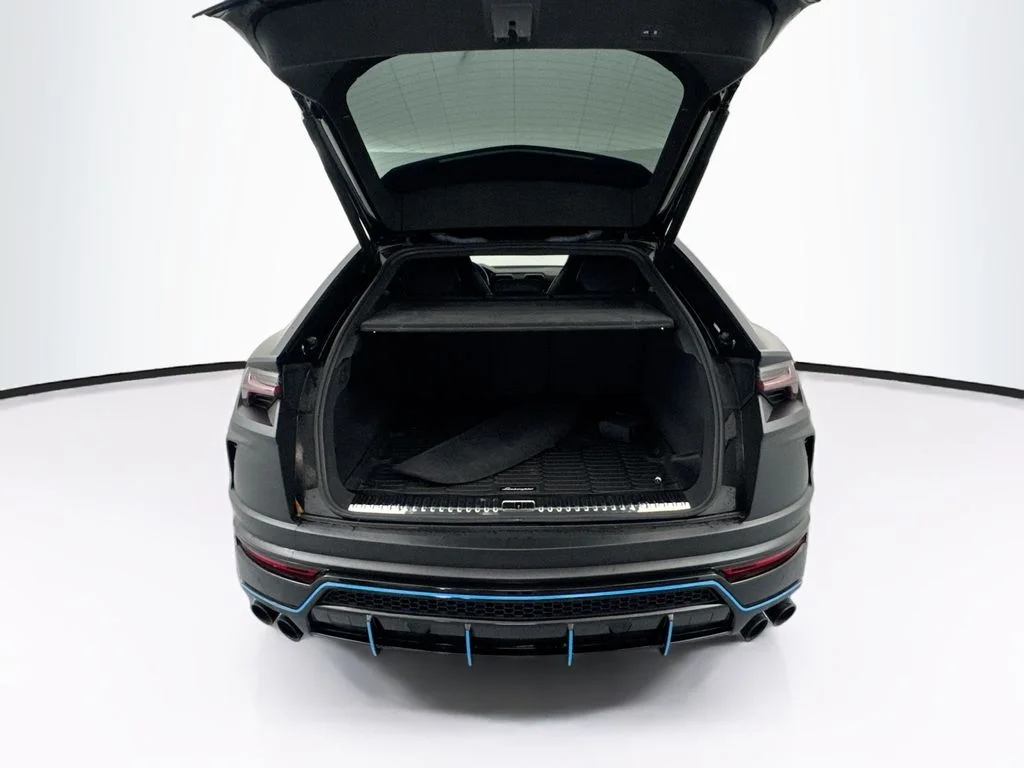 Used 2022 Black Lamborghini  image 28