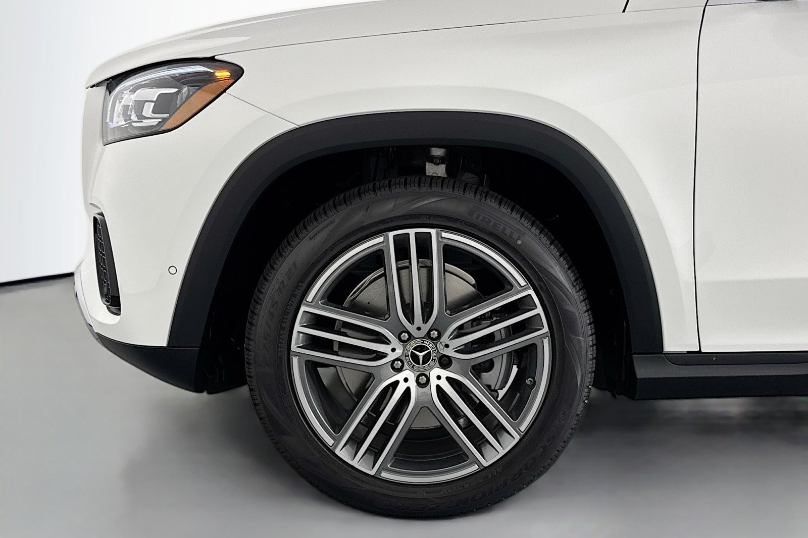 New 2026 Polar White Mercedes-Benz GLS 450 4MATIC® SUV image 10