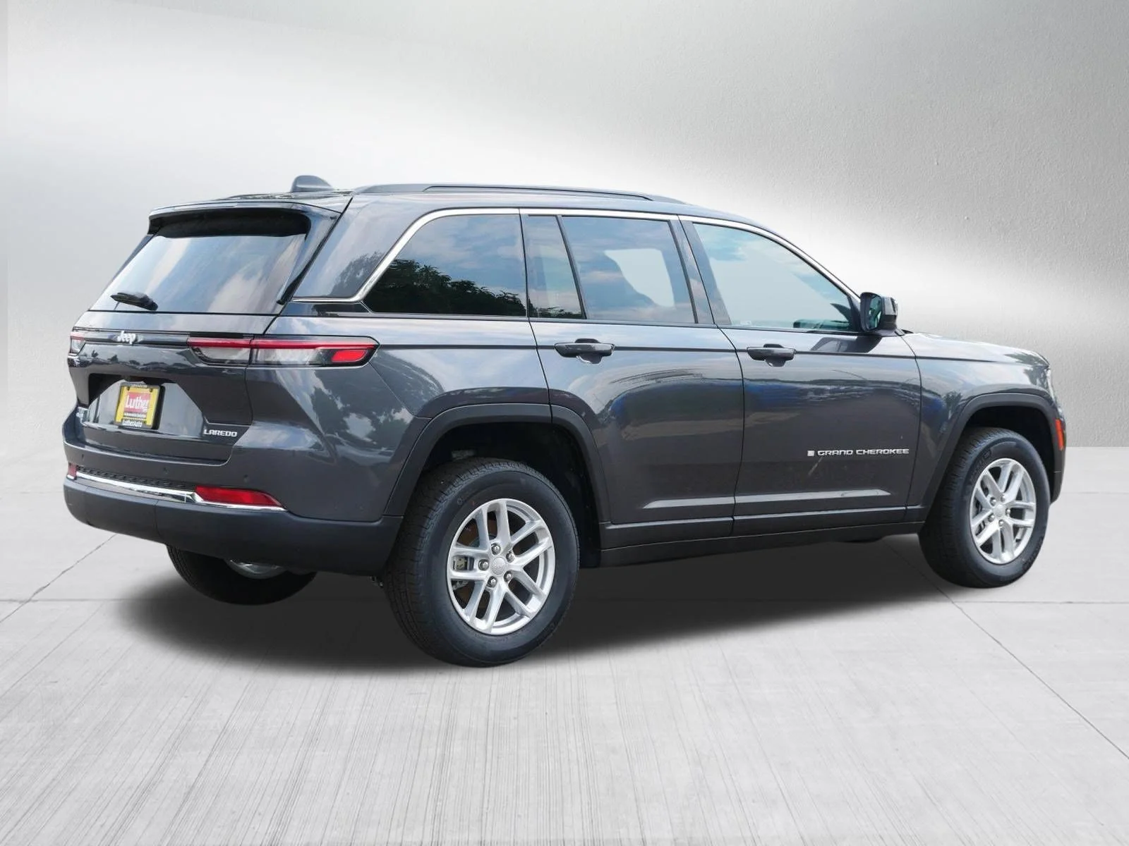 New 2026 Baltic Gray Metallic Clear-Coat Exterior Paint Jeep Laredo X image 7