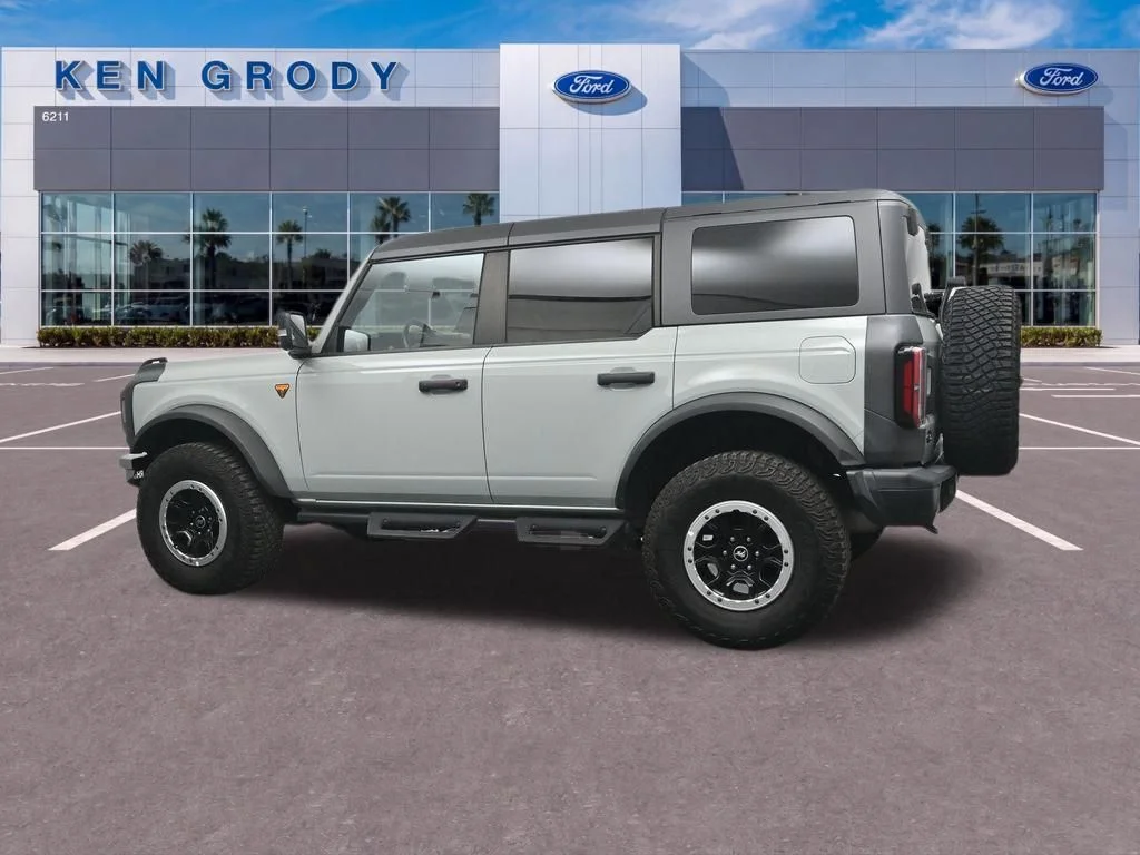 Used 2023 Gray Ford Badlands image 3