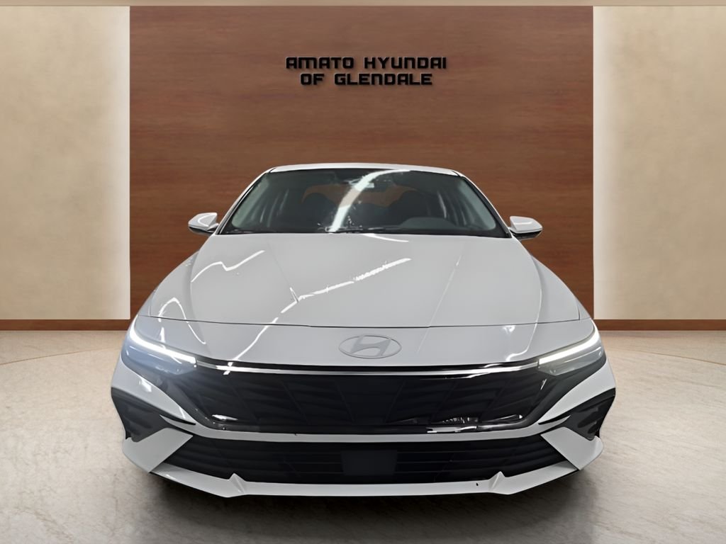 Used 2025 White Hyundai SEL Convenience image 9