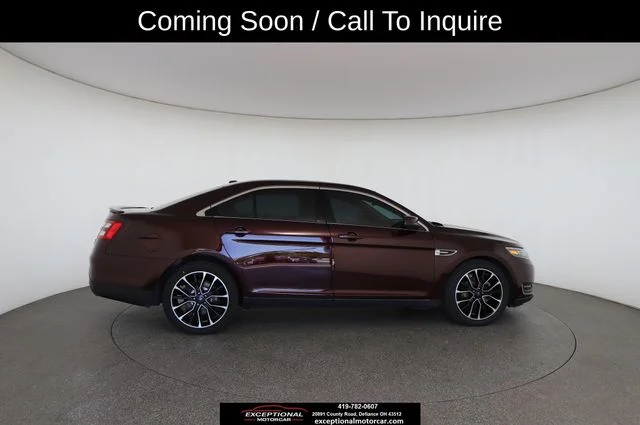 Used 2018 Red Ford SEL image 1