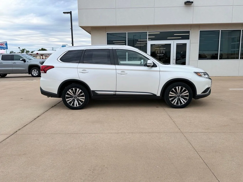 Used 2019 Mitsubishi Outlander SEL with VIN JA4AZ3A34KZ038361 for sale in Newton, KS