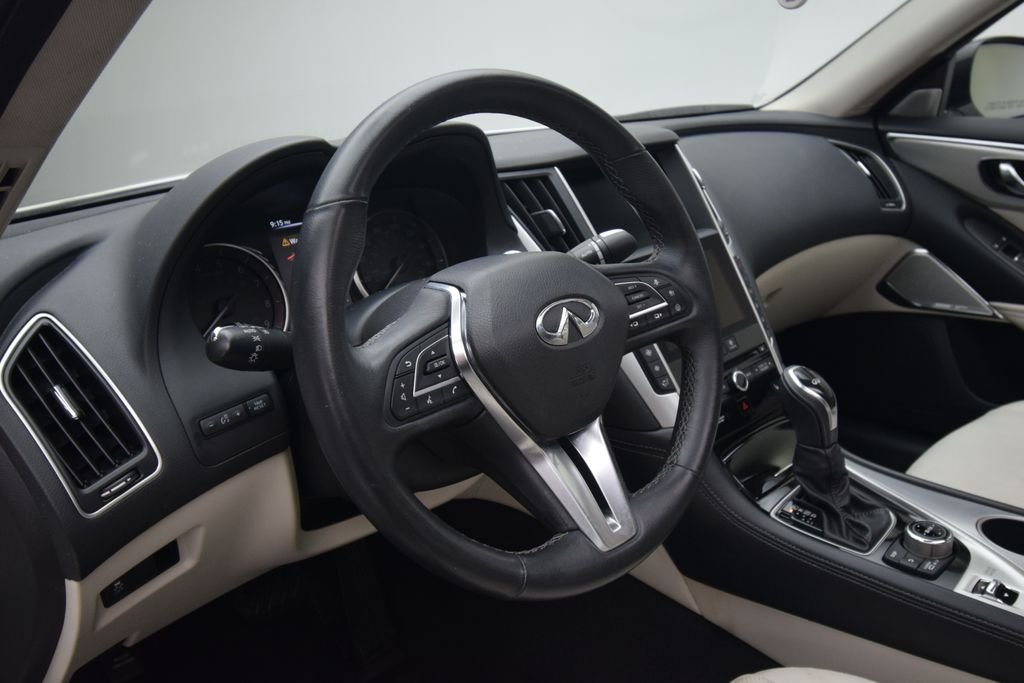Used 2021 Majestic White INFINITI 3.0t LUXE image 10