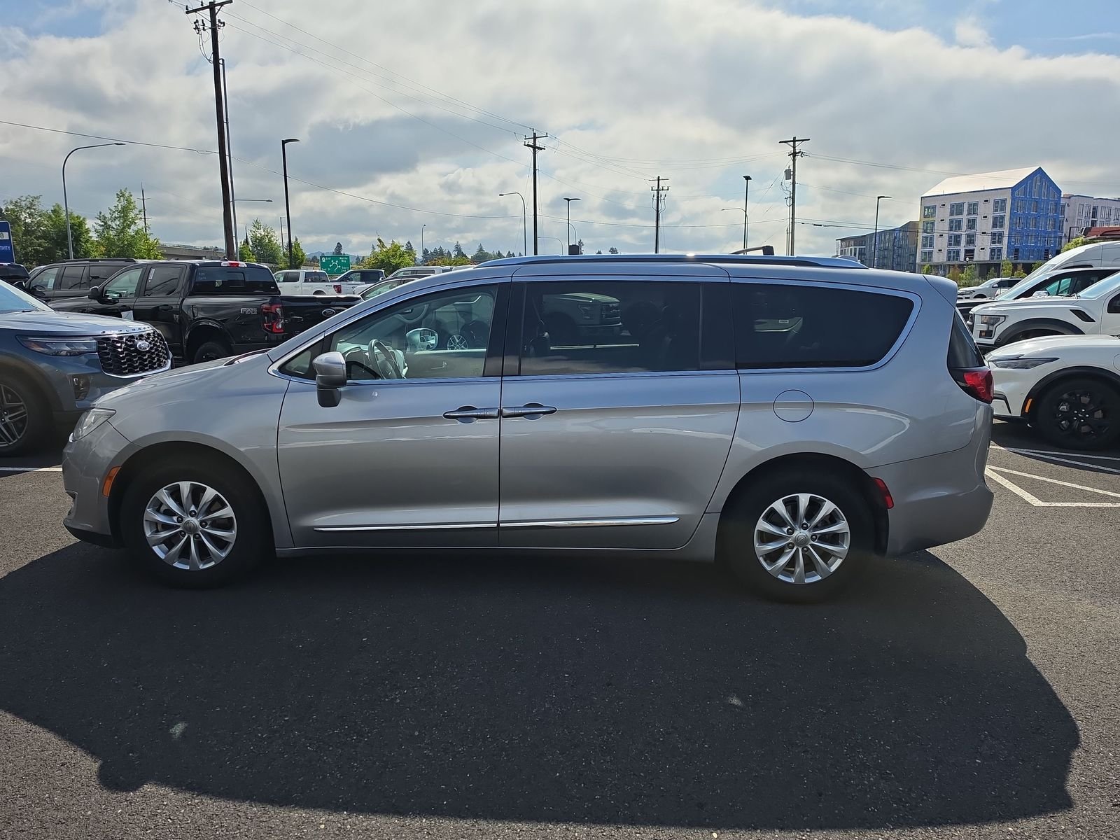 2018 Chrysler Pacifica Touring L's photo