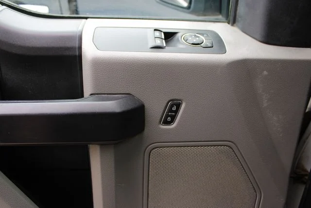 Used 2016 White Ford XL image 9