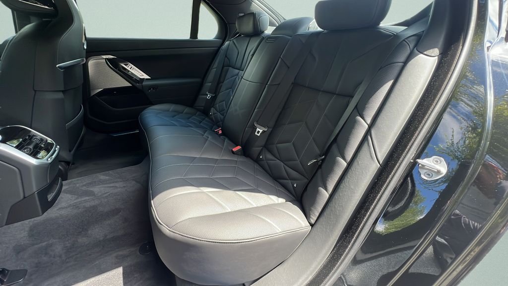 New 2026 Black Sapphire Metallic BMW 740i xDrive image 9
