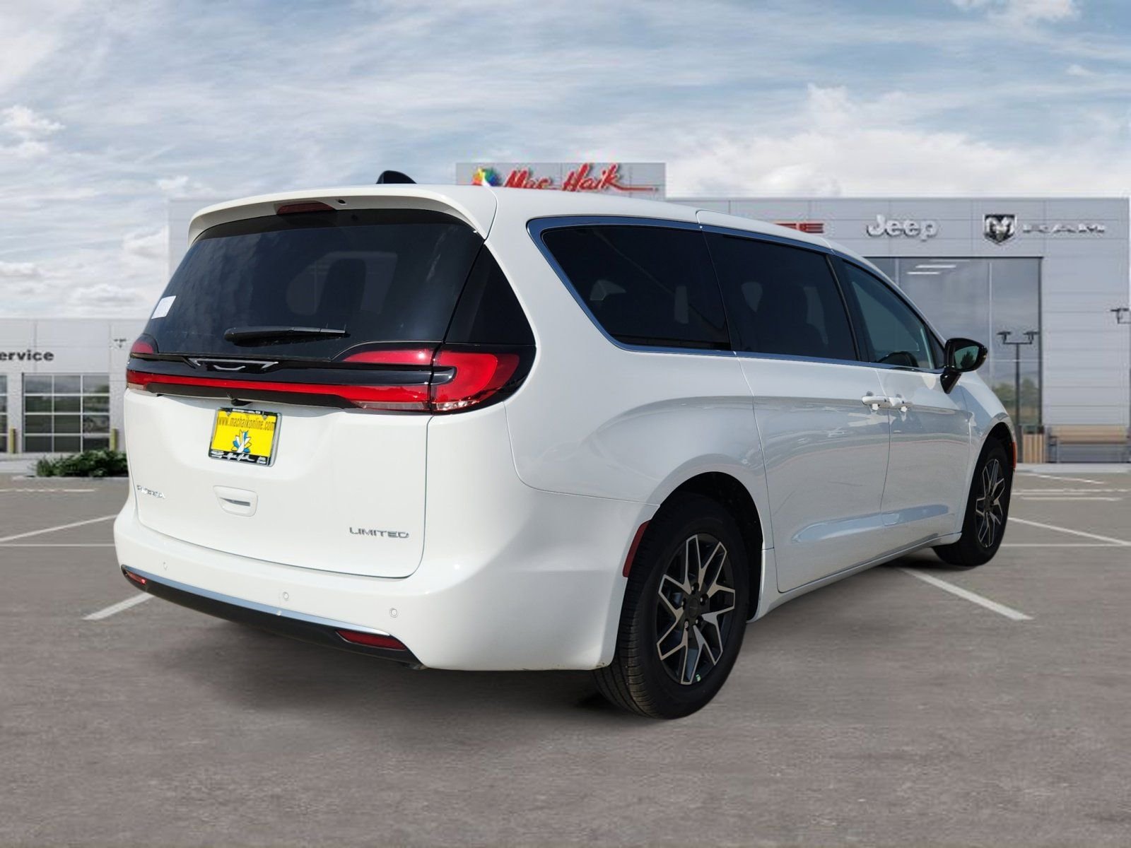New 2027 Bright White Clear-Coat Exterior Paint Chrysler Limited image 5