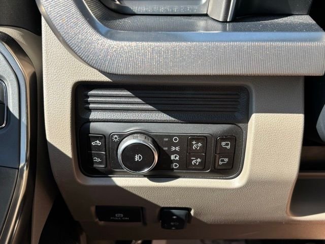 New 2026 Star White Metallic Tri-Coat Ford F-250® Platinum® image 36
