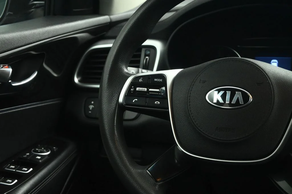 Used 2020 White Kia LX image 42