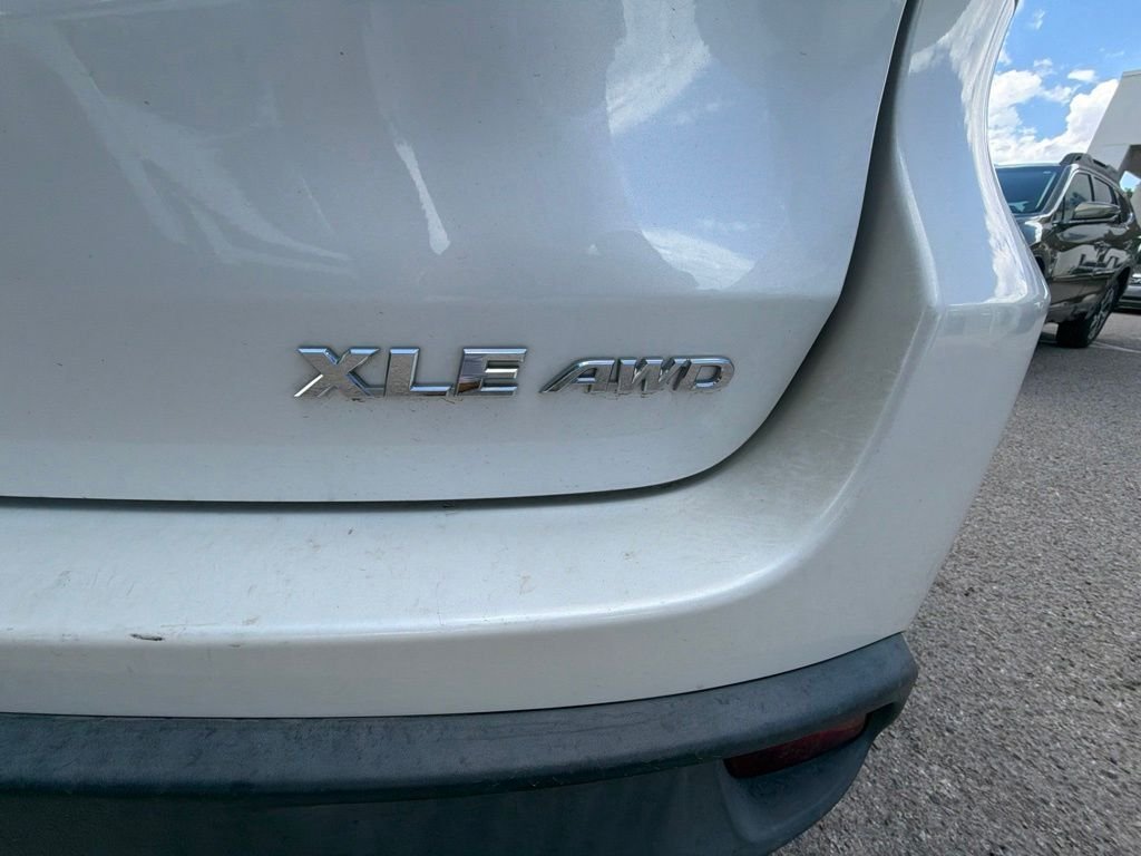 Used 2017 White Toyota XLE image 7