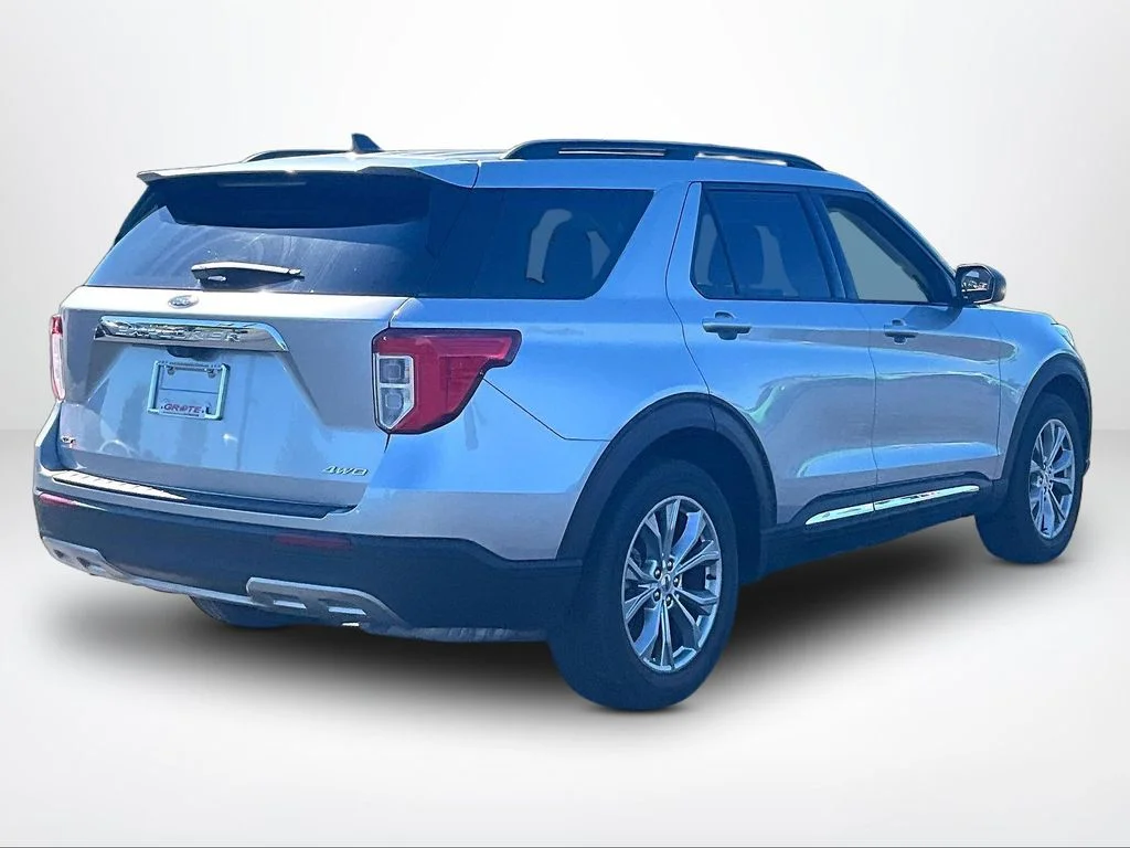 Used 2021 Silver Ford XLT image 2