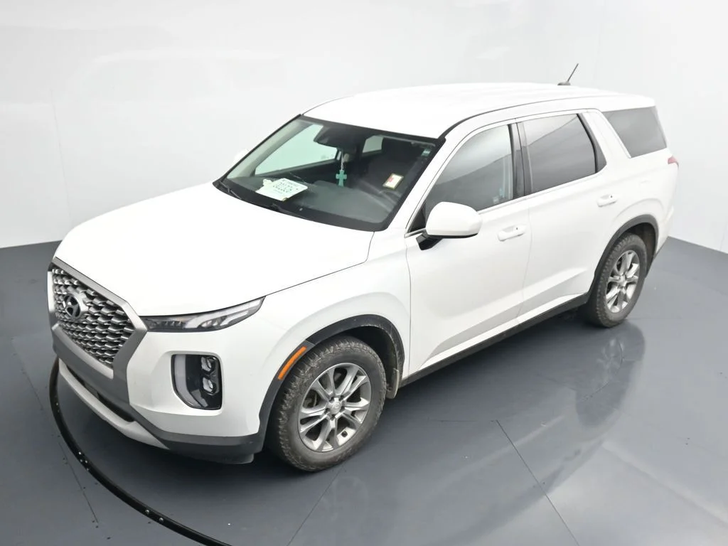 Used 2021 White Hyundai SE image 12