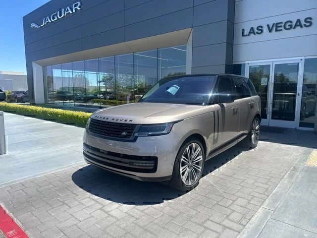 Used 2023 Brown Land Rover SE image 1