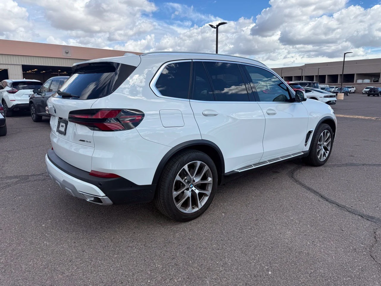 Used 2026 Alpine White BMW xDrive40i image 4
