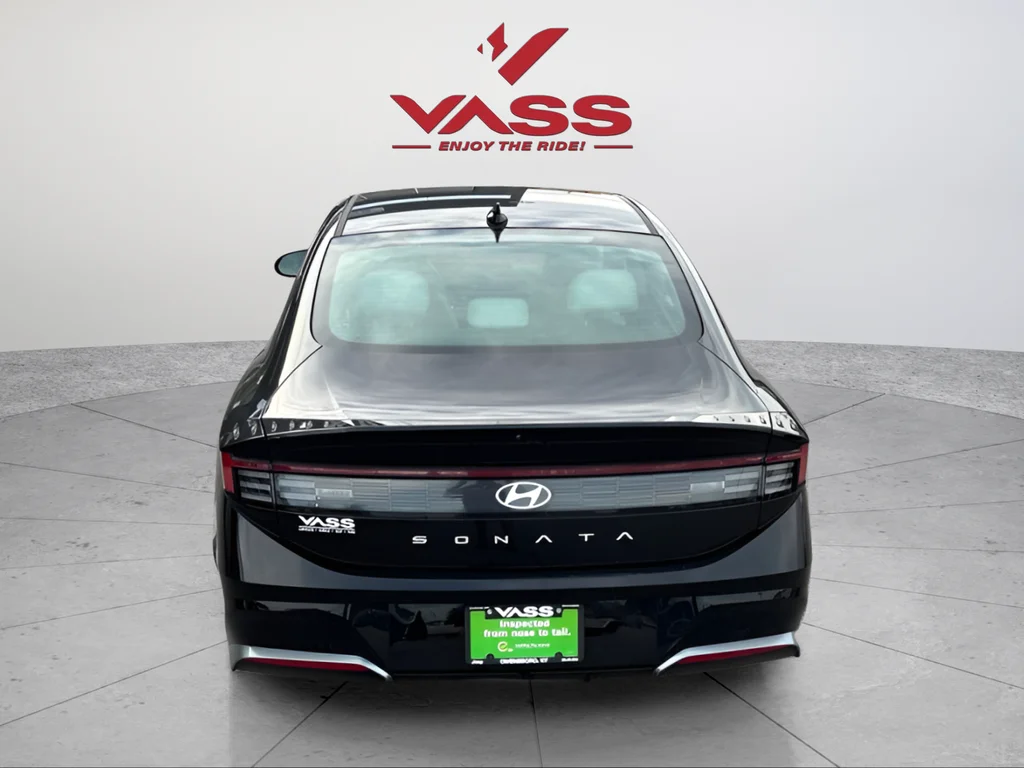 Used 2025 Abyss Black Hyundai SEL image 4