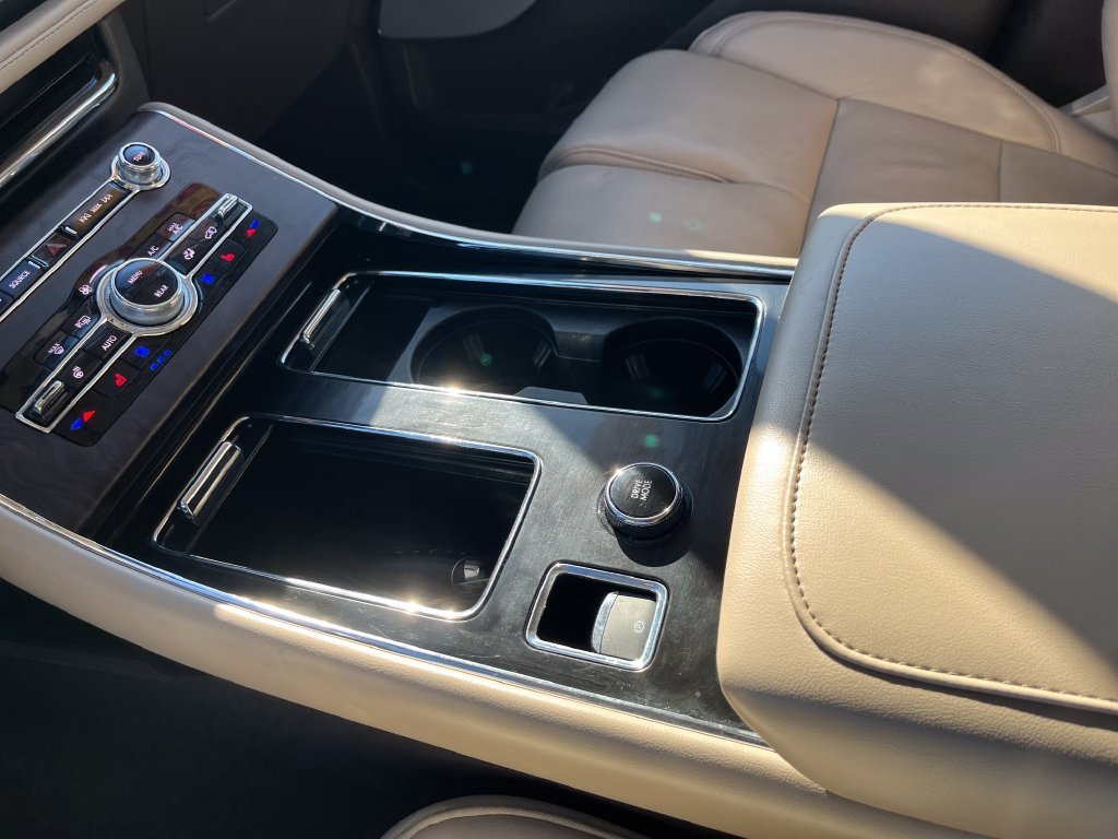 Used 2023 White Lincoln Reserve image 21