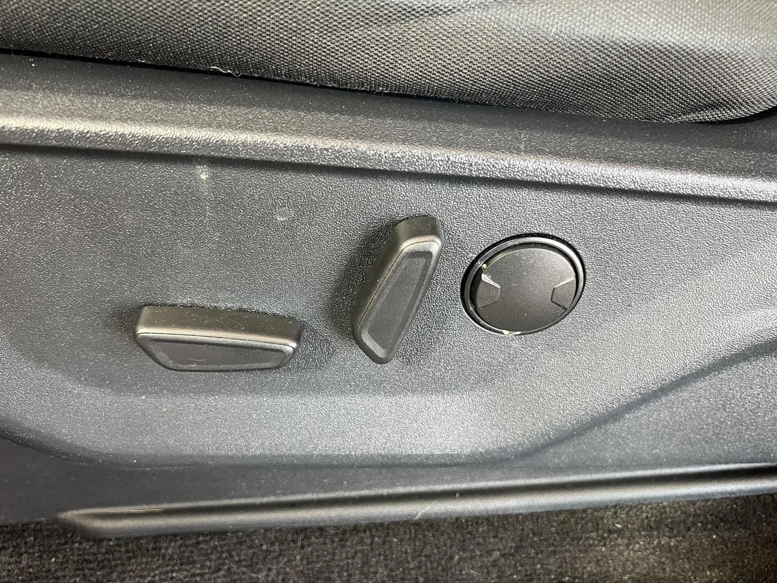 Used 2022  Ford XL image 5