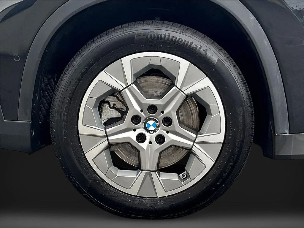 Used 2023 Black Sapphire Metallic BMW xDrive28i image 36
