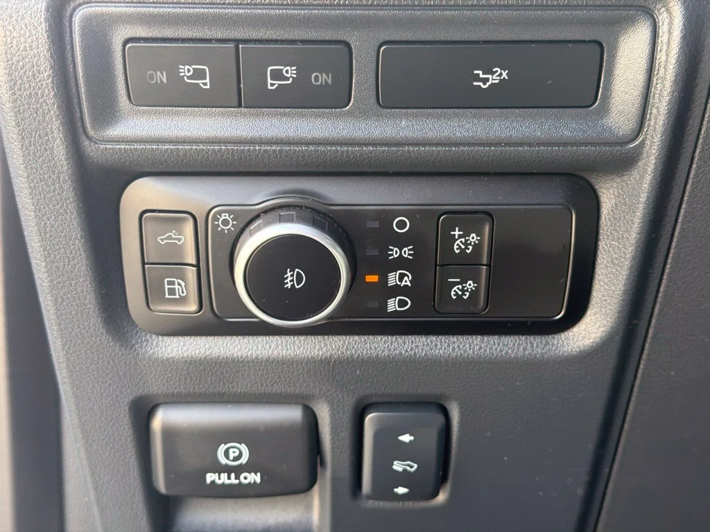 Used 2023 Oxford White Ford XLT image 23