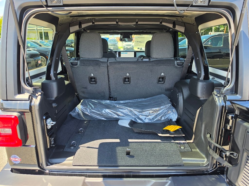 New 2026 Black Clear-Coat Exterior Paint Jeep Sport S image 6