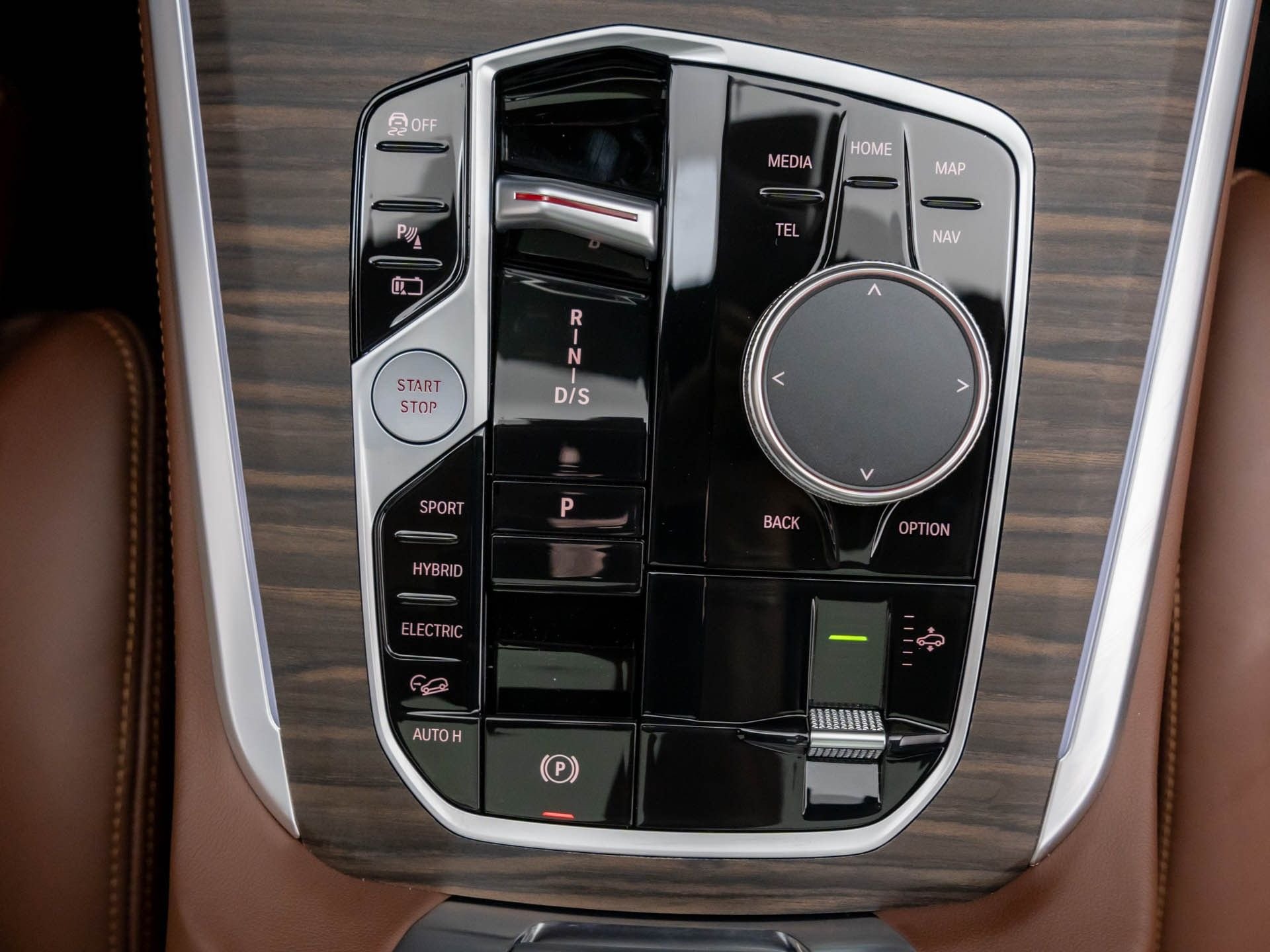 New 2026 Manhattan Green Metallic BMW xDrive50e image 20